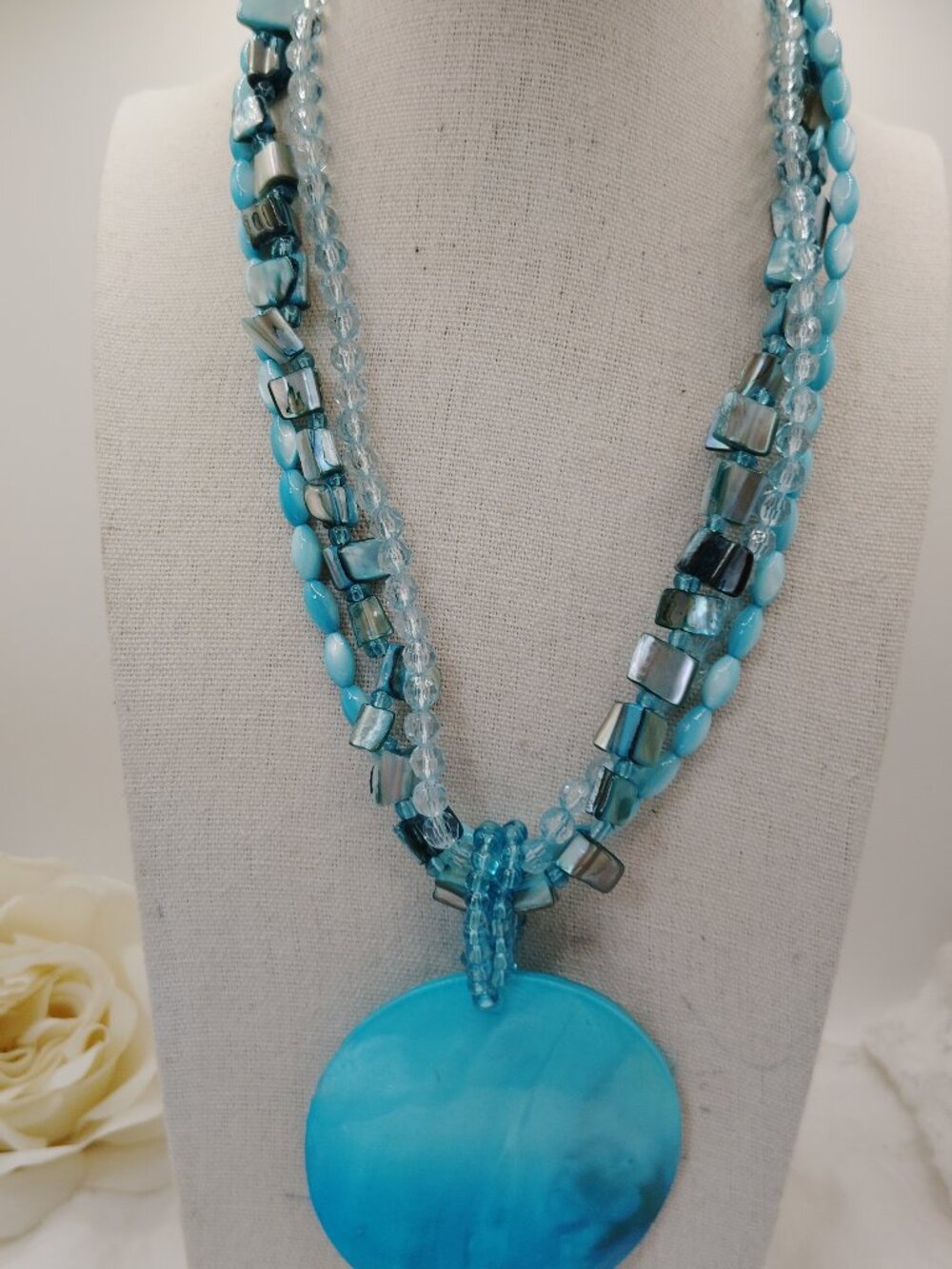 Turquoise Shell Pendant Statement Necklace – 3 Strand